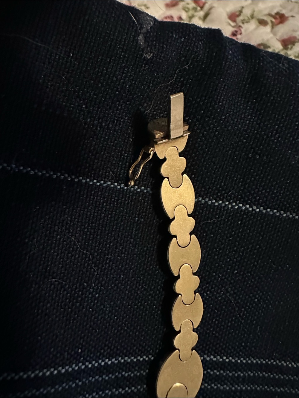 Classic Gold-Tone Linked Bracelet for Women - Picture 3 of 5